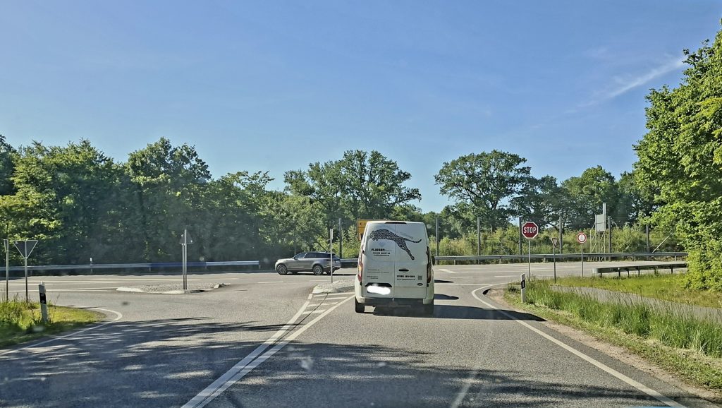 FREIE WÄHLER fordern zeitnahe Ampelanlage an der Kreuzung B404 / Ernst-Schefe-Allee in Schwarzenbek